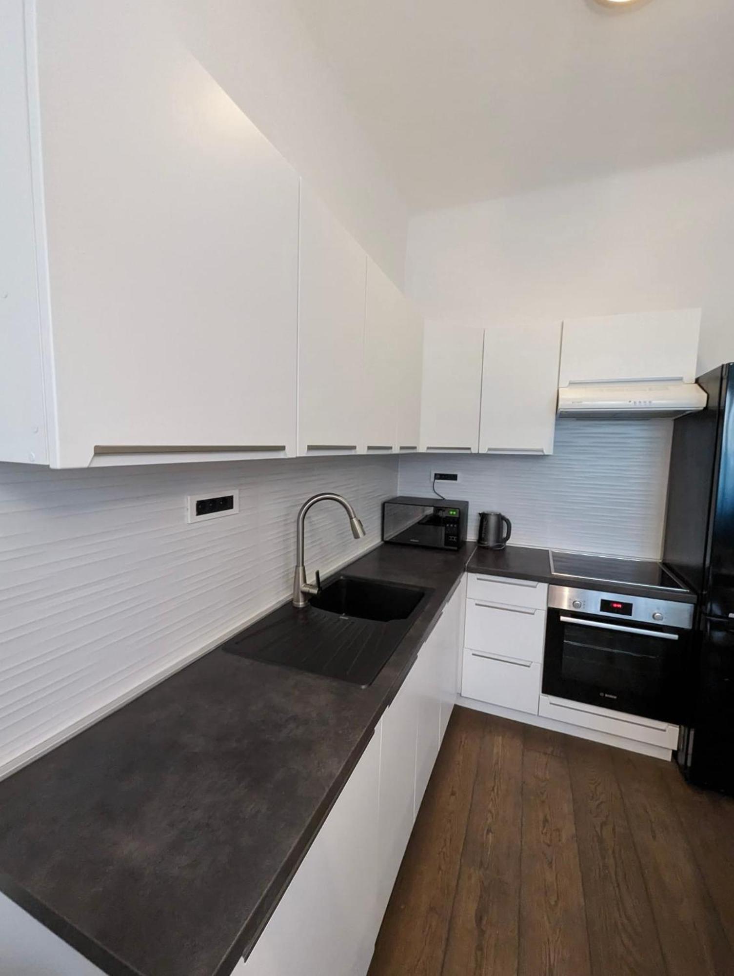 Fantabulous Downtown Abode W King Bed, 65" Tv, Washer And Tumble Dryer Zagreb Eksteriør billede